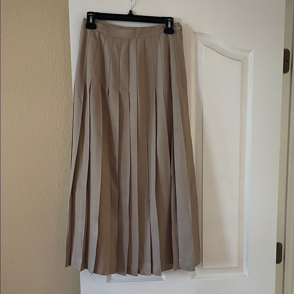 Chic Beige A-Line Pleated Skirt